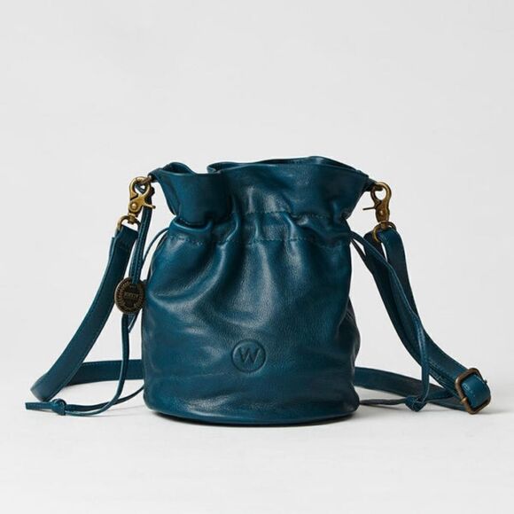 Wanderer's Travel Co Azzurra Pebbled Leather Bronte Bucket Crossbody Bag EUC - Picture 14 of 14